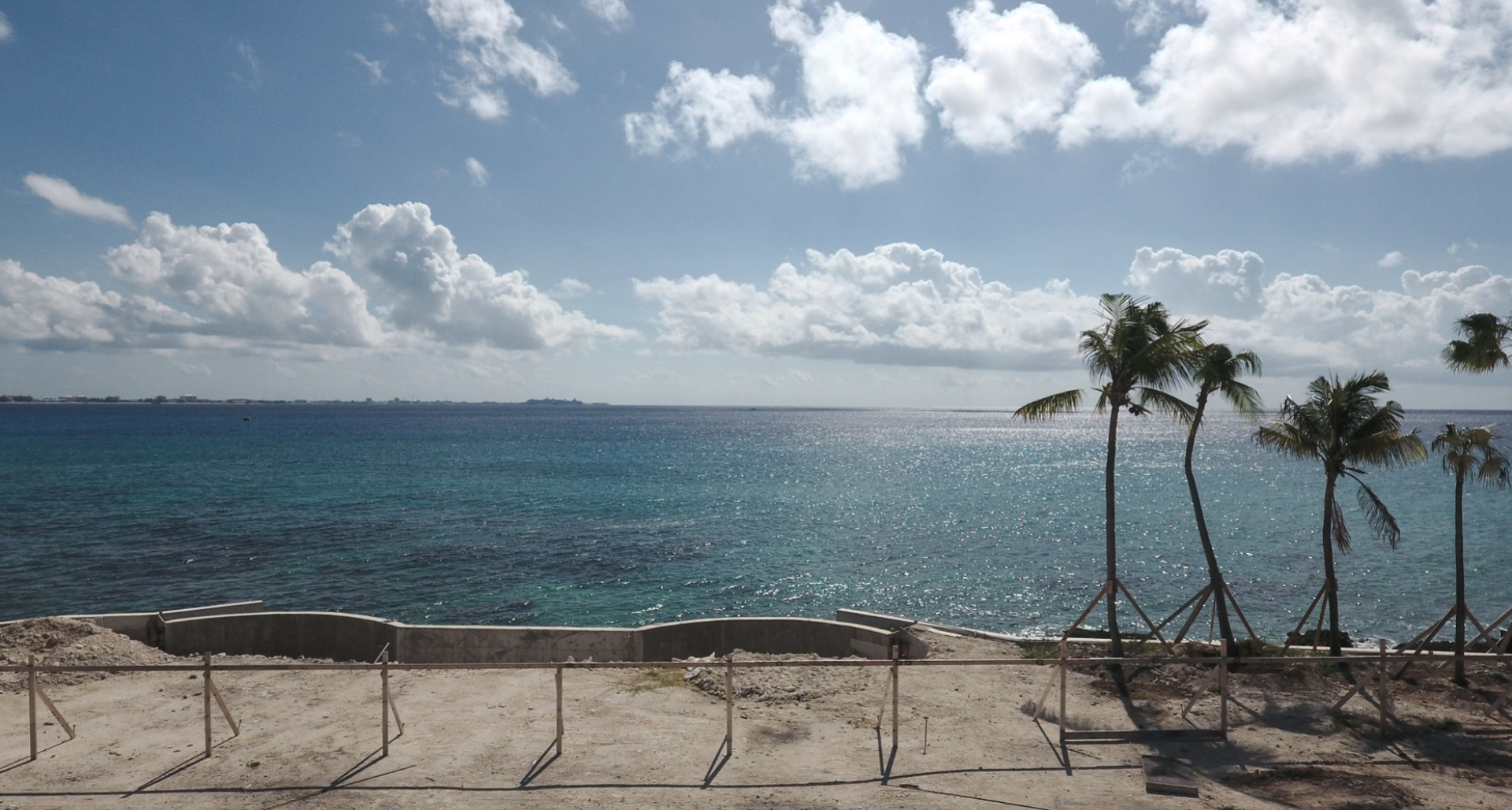 Serrana Townhouse 102, A Rare Sea Front Townhouse